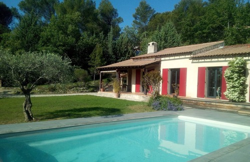 Pierrevert Villa | villa + individual pool in very quiet area