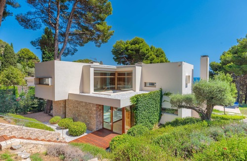 Aiguablava Villa | "Villa Irina in Begur: Luxury and Sea Views Near the Beach"
