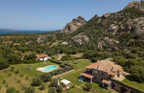 Arzachena Apartment | Villa Iris with Pool