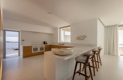 Antiparos Villa | Villa Ismelda - Six Bedroom Villa, Sleeps 14