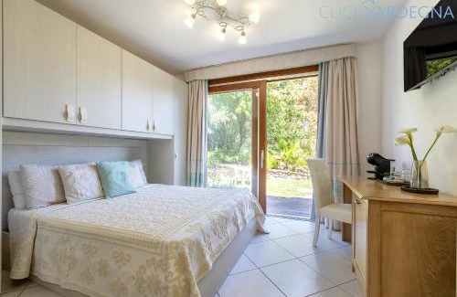 Alghero Villa | Villa Janas Luxury Villa surrounded by large park, swimming pool, parking and Wifi