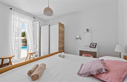 Peruski Villa | Villa Javor near Pula only 1 km from the beach with sea view and heated pool