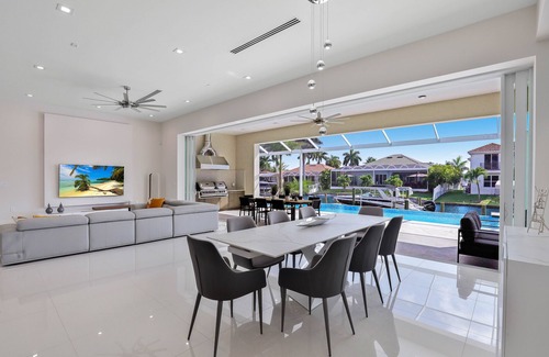 Yacht Club Villa | Villa Juhara Cape Coral - New Villa in Yacht Club Area