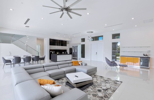 Yacht Club Villa | Villa Juhara Cape Coral - New Villa in Yacht Club Area