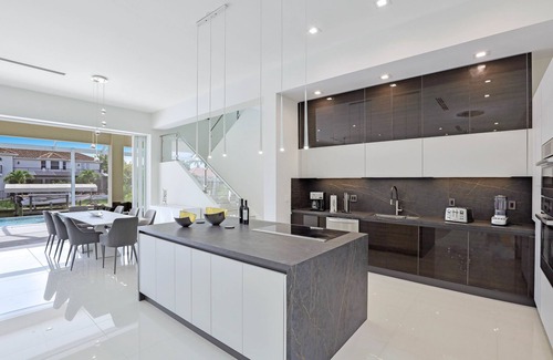 Yacht Club Villa | Villa Juhara Cape Coral - New Villa in Yacht Club Area