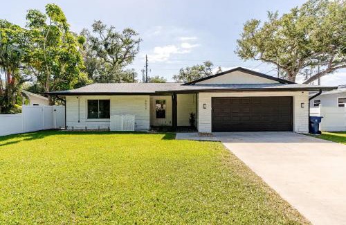South Pinellas Community Council House | Villa Kailāsa - Pool, 6min drive to the Beach