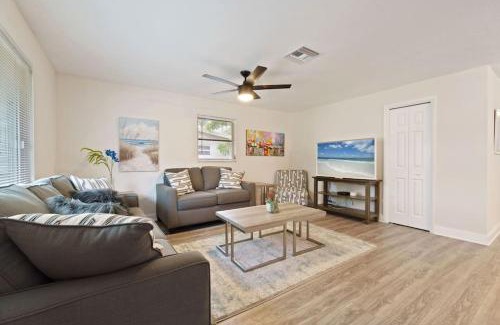 South Pinellas Community Council House | Villa Kailāsa - Pool, 6min drive to the Beach