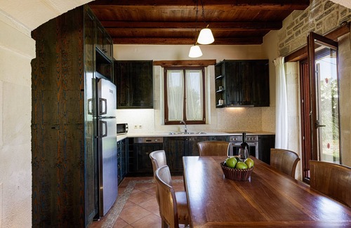 Adelianos Kampos Villa | Villa Kali,private pool,near the beach & amenities