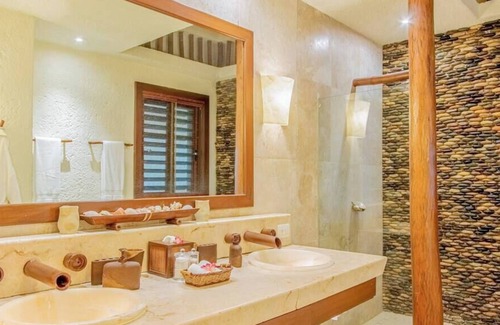 Playa Guitarron House | Villa Karin: Magnificent house in front of the bay