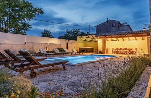 Mali Vareski Villa | Villa Katja near Pula with whirlpool only 3 km from the beach