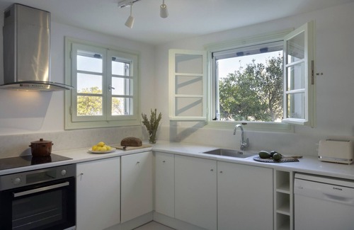 Paros Villa | Villa Kirki · Stunning Beachfront 3BR Villa that h