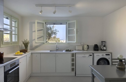 Paros Villa | Villa Kirki · Stunning Beachfront 3BR Villa that h