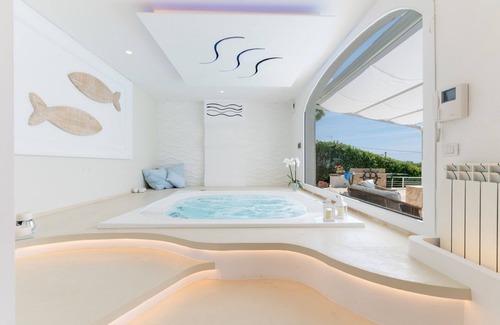 Santa Maria al Bagno Villa | Villa Krailo with jacuzzi an pool Seaview
