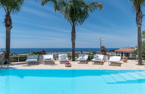 Santa Maria al Bagno Villa | Villa Krailo with jacuzzi an pool Seaview