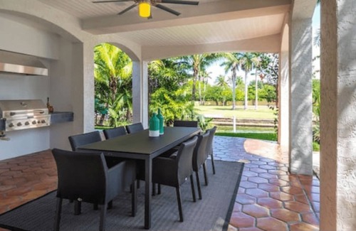 Northeast Miami Villa | Villa Krishna