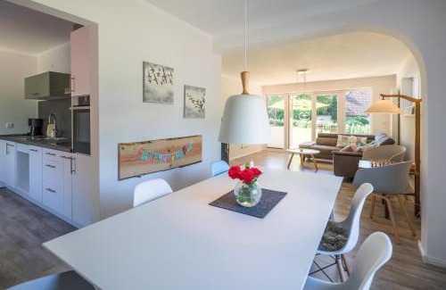 Husum House | Villa Lütt-KEINE MONTEURE-