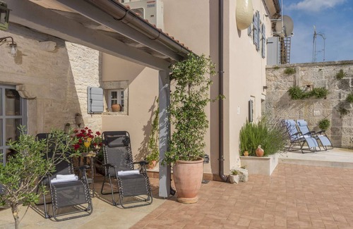 Foli Villa | Villa L'Esprit - charming countryside villa in Istria with 5 bedrooms for ten guests with a pool
