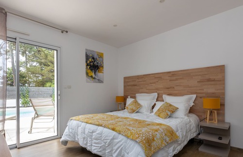 Mimizan-Plage Villa | Villa 'L'Oustaou des Hournails' with Pool, Spa, Whirlpool, Terrace, Balcony & Wi-Fi