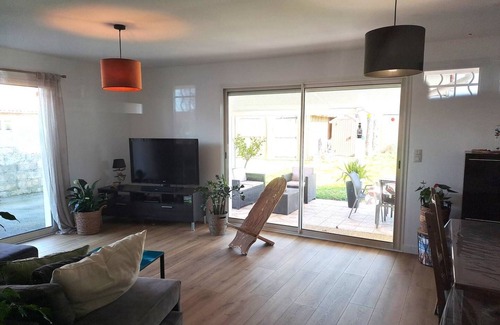 Biganos House | Villa "La Cigale " avec sa piscine pour 6 personnes
