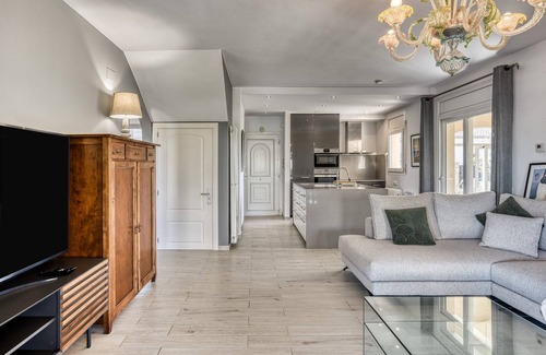 Torroella de Fluvia Villa | Villa 'La Haya' with Shared Pool, Wi-Fi and Air Conditioning