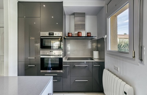 Torroella de Fluvia Villa | Villa 'La Haya' with Shared Pool, Wi-Fi and Air Conditioning