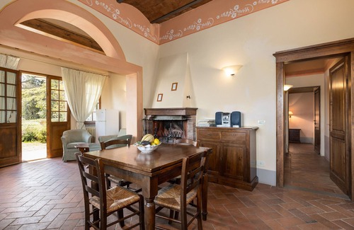 Montespertoli House | Villa 'La Limonaia' with Shared Pool, Private Terrace & Wi-Fi