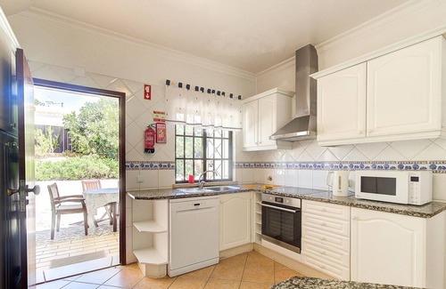 Vale de Parra Villa | Villa Ladeira w/Private pool, Sea view, Smart tv, games, wifi, Ac