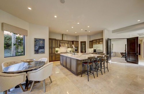La Quinta House | Villa Lago - Luxe Infinity Edge Pool, Mountain & Lake Views #065943 4br
