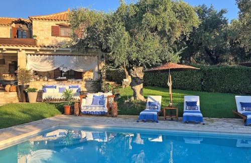 Lithakia Villa | Villa Lalla - Unique Location, Private Pool & Spacious Garden, Ideal for Large Groups