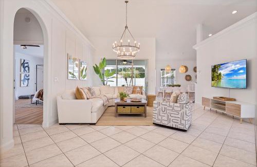 Palm Coast House | VILLA LAS PALMAS Beautiful Fenced-in Pool Home with Spa- Sleeps 8