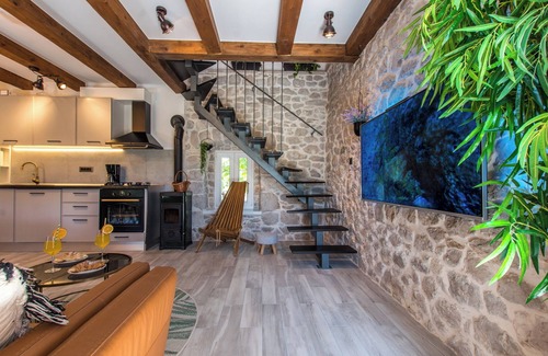 South Croatia Coast Villa | Villa Le Adria ★ Private Hot Tub ★ Free Beach Parking ★ Rare & Unique experience