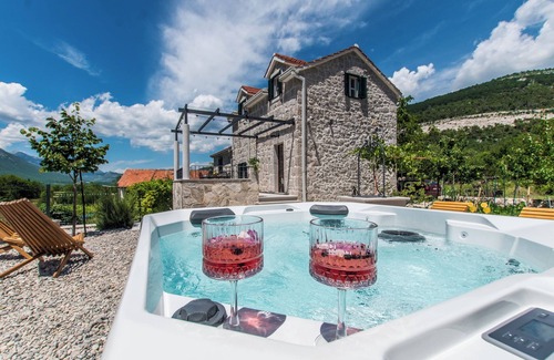 South Croatia Coast Villa | Villa Le Adria ★ Private Hot Tub ★ Free Beach Parking ★ Rare & Unique experience