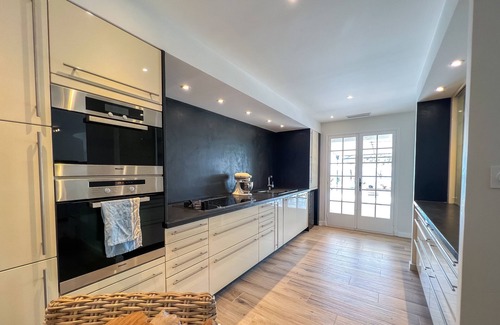 La Nartelle Villa | Villa 'Le Gabian' with Sea View, Wi-Fi and Air Conditioning