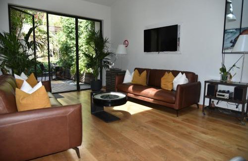 Cannes City Centre Villa | Villa Le Loft by Festif Azur 4-Star 200m2 House with Garden, 5-Min Walk to Palais des Festivals and Beaches