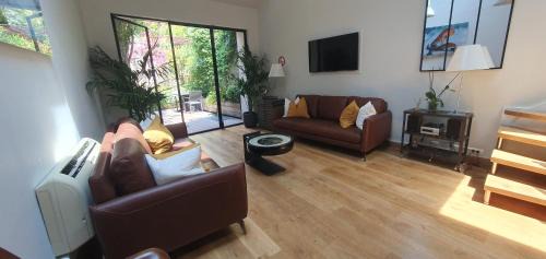 Cannes City Centre Villa | Villa Le Loft by Festif Azur 4-Star 200m2 House with Garden, 5-Min Walk to Palais des Festivals and Beaches