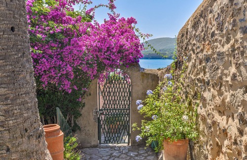 Porto Azzurro Villa | Villa le tre palme 8 beds in the center of Porto Azzurro