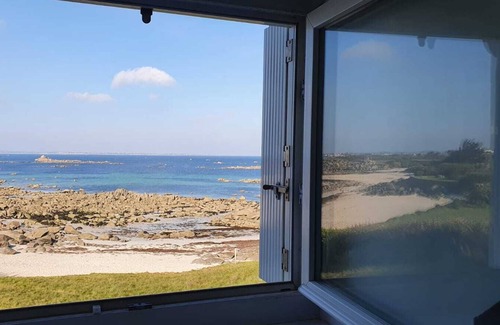 Plouescat House | Villa Les Mouettes, 180° sea view, SAUNA, direct access to the beach