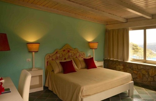 Porto Azzurro Villa | Villa Les Oliviers: an oasis within the Tuscan Archipelago