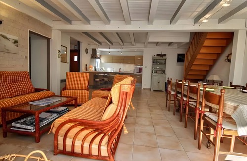 La Couarde-sur-Mer House | Villa 'Les Oyats' with Shared Terrace, Private Garden and Wi-Fi
