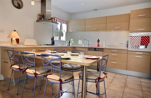 La Couarde-sur-Mer House | Villa 'Les Oyats' with Shared Terrace, Private Garden and Wi-Fi