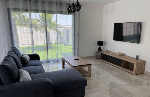 Bassan Villa | Villa les Palmiers with swimming pool
