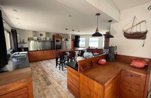 Gurgazu Villa | Villa les pieds dans l'eau