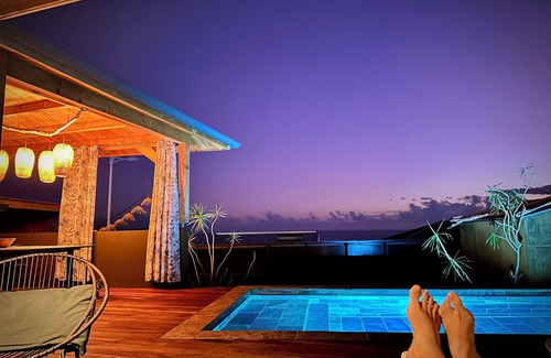 Centre-Ville Villa | Villa Les Songes Bleus Grandbois, its spa, swimming pool and view of the Indian Ocean