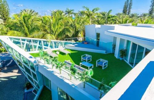 Golden Beach Villa | Villa Loggia Oasis Luxurious 6BD ,7BA with Resort Style Pool