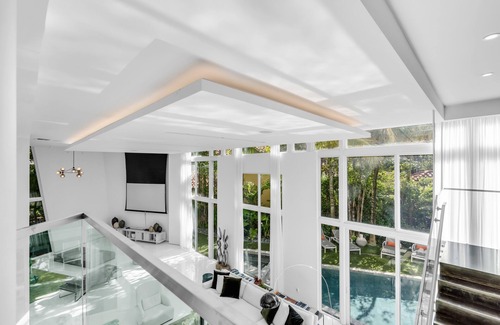 Golden Beach Villa | Villa Loggia