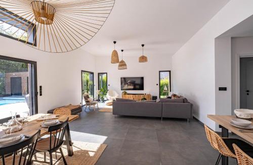 Locquirec Villa | Villa Loki - A 700m de la mer !