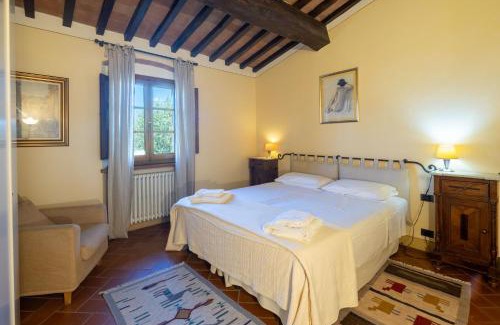 Montespertoli Villa | Villa Lola by VacaVilla