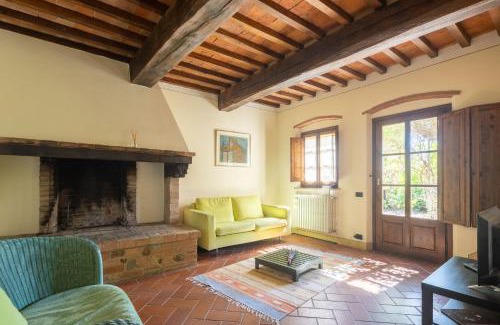 Montespertoli Villa | Villa Lola by VacaVilla
