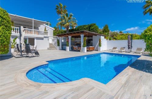 El Tesoro Villa | Villa Lorenza by HMR Holidays