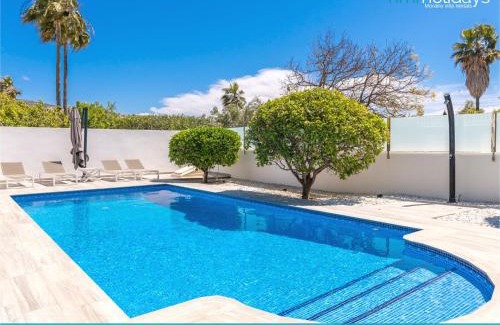 El Tesoro Villa | Villa Lorenza by HMR Holidays